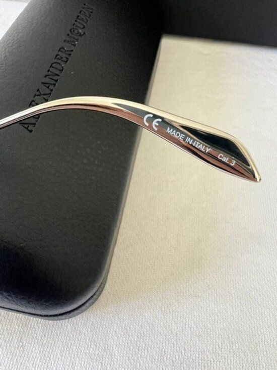Alexander McQueen AM0120SA 002 Womens Sumglasses Gary Black And Silver main image 4